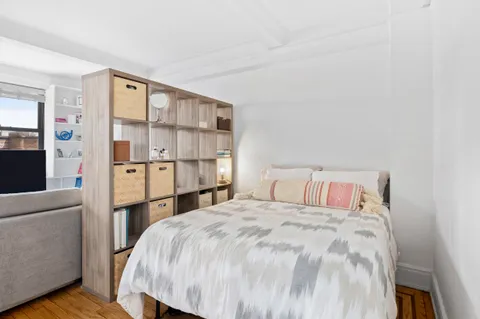 $399,000 | 102 West 85th Street, Unit 9B | Upper West Side
