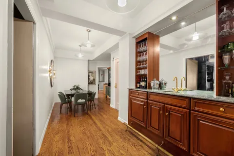 $7,950,000 | 1016 5th Avenue, Unit 9A | Upper East Side