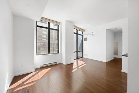 $2,175,000 | 101 West 24th Street, Unit 5E | Chelsea