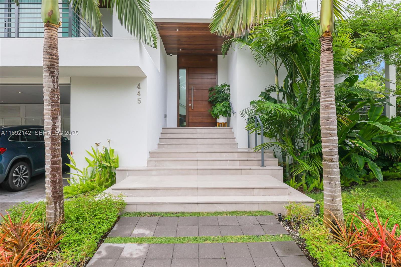 445 Ridgewood Road Key Biscayne, FL 33149 - Photo 3 of 37