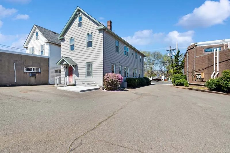 $3,300 | 586 Livingston Avenue, North Brunswick, NJ 08902