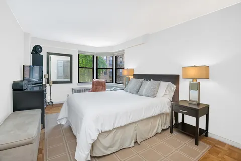 $649,000 | 345 East 52nd Street, Unit 3G | Midtown East