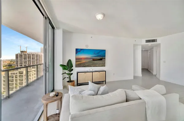 $680,000 | 79 Southwest 12th Street, Unit 2201S, Miami, FL 33130