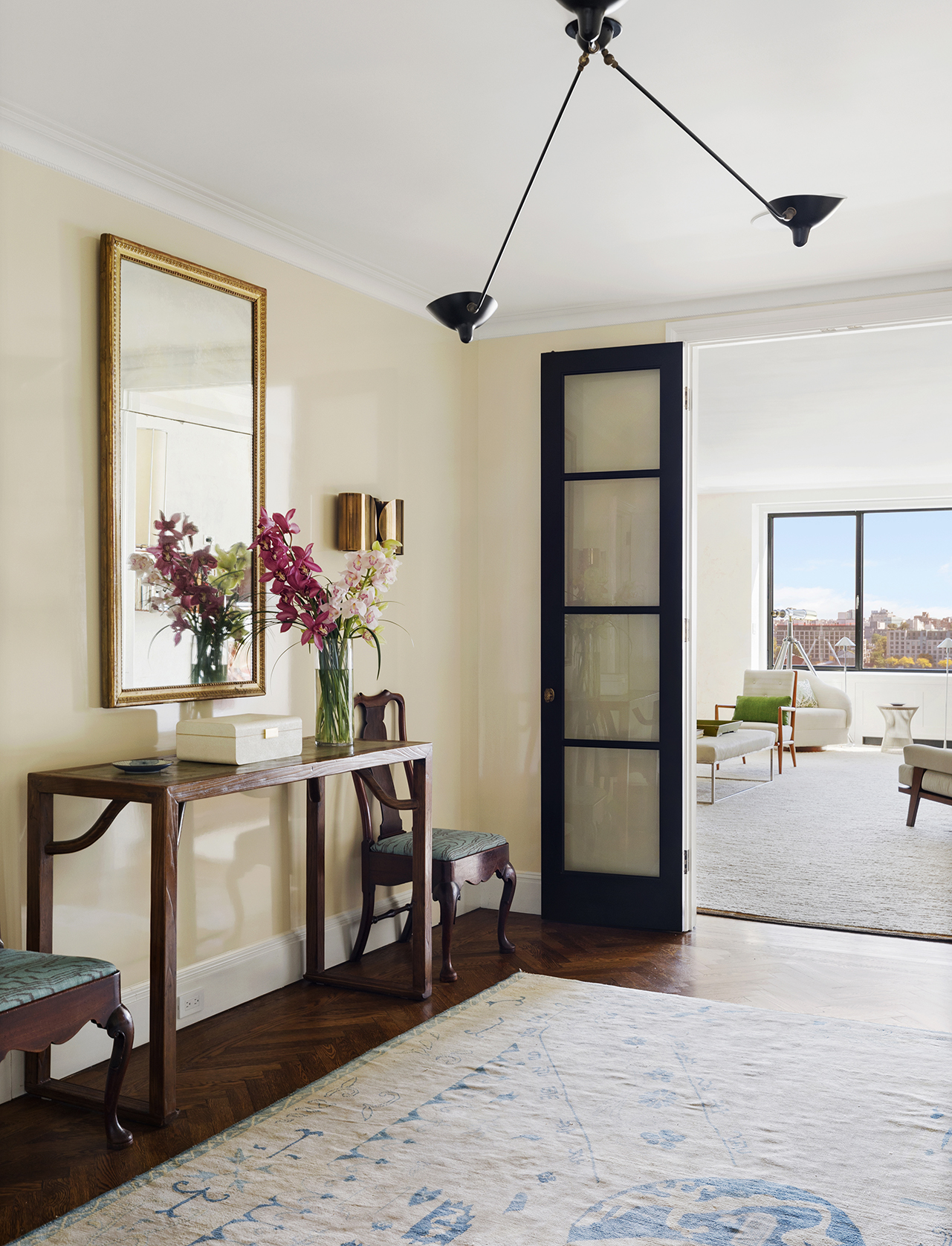 10 Gracie Square, Unit 8D Manhattan, NY 10028 - Photo 12 of 20 a view of a living room and a window
