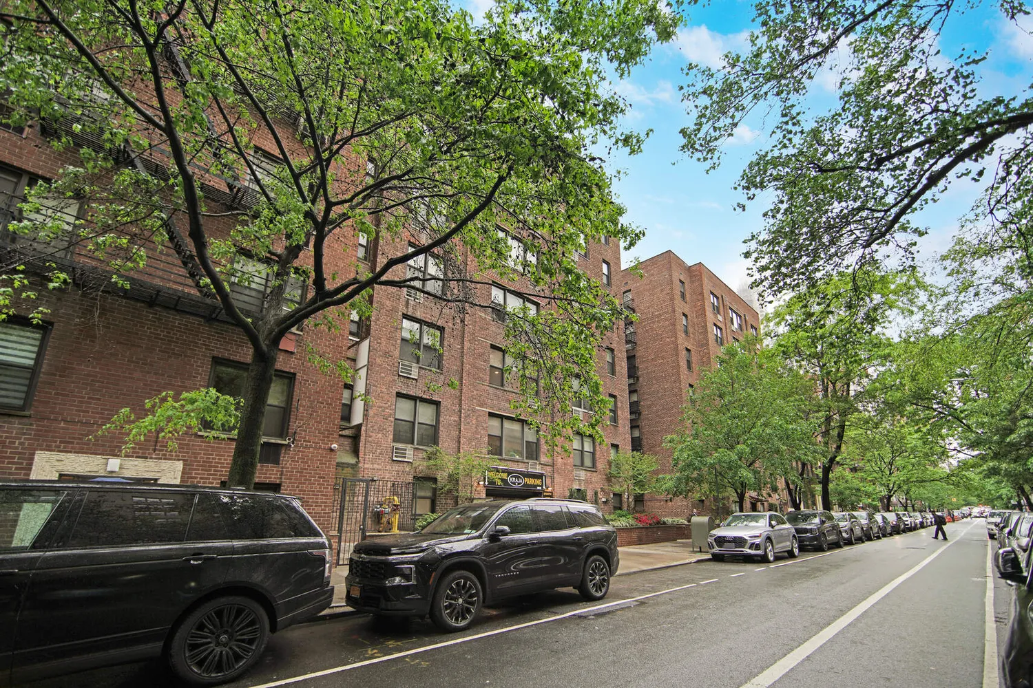 $300,000 | 330 East 70th Street, Unit 4G | Lenox Hill