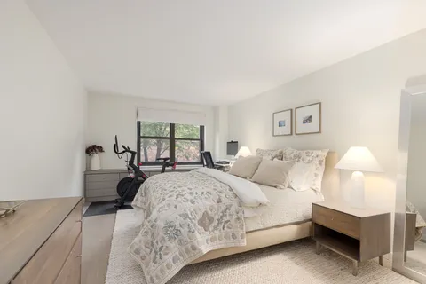 $885,000 | 201 West 70th Street, Unit 2B | Upper West Side
