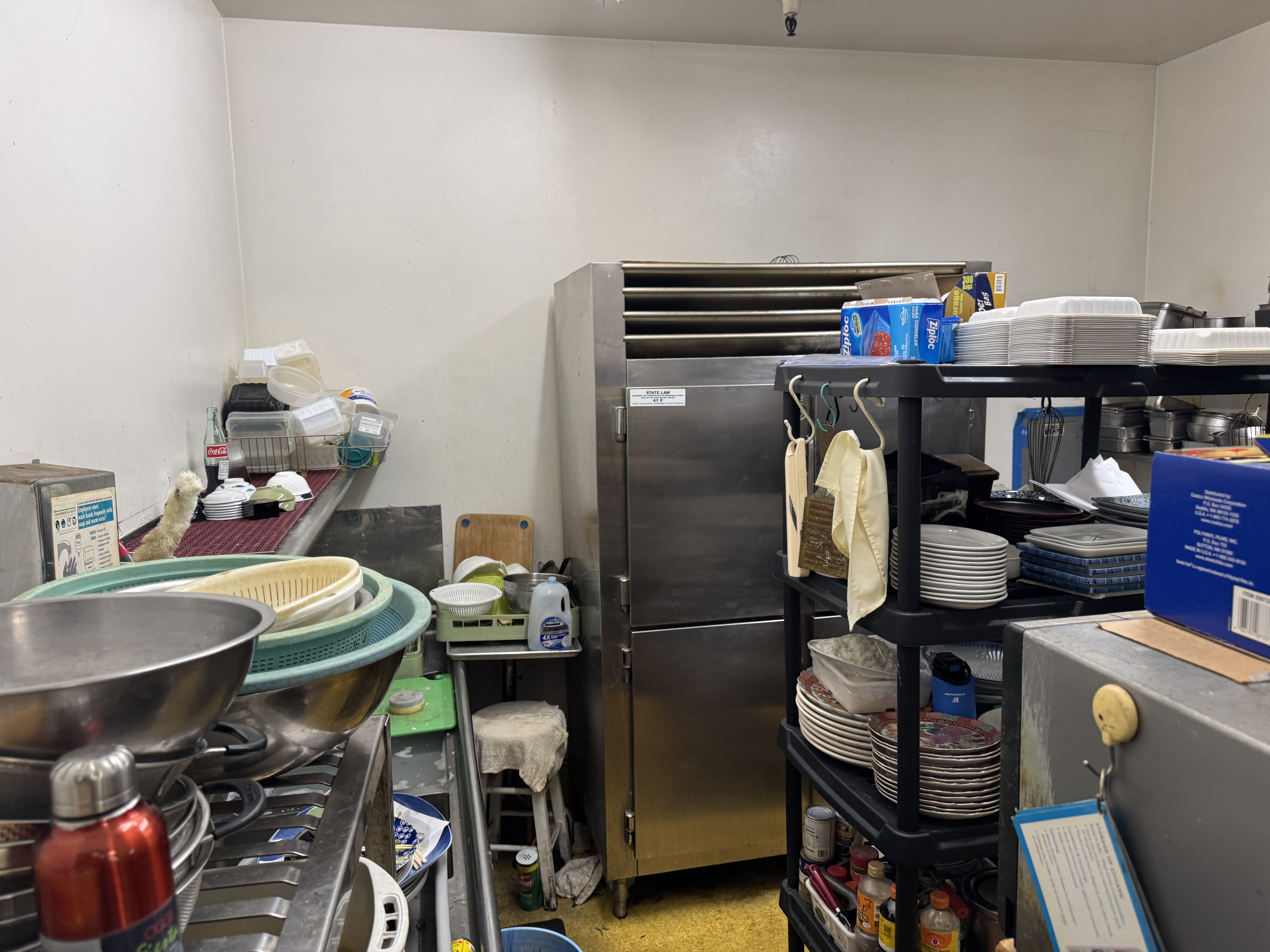 580 Crespi Drive, Unit A Pacifica, CA 94044 - Photo 11 of 25 a room with musical instruments