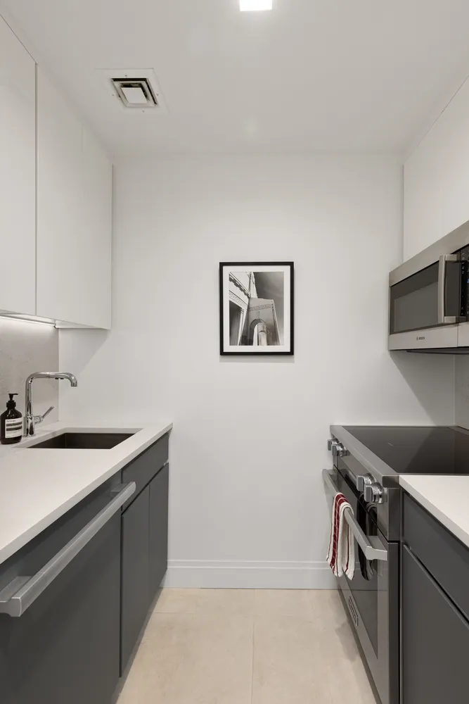 $950,000 | 23 East 10th Street, Unit 3B | Greenwich Village
