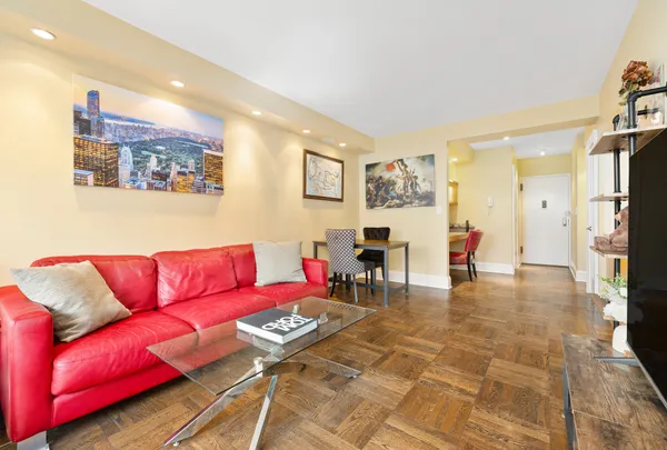 $725,000 | 49 West 12th Street, Unit 8H | Greenwich Village