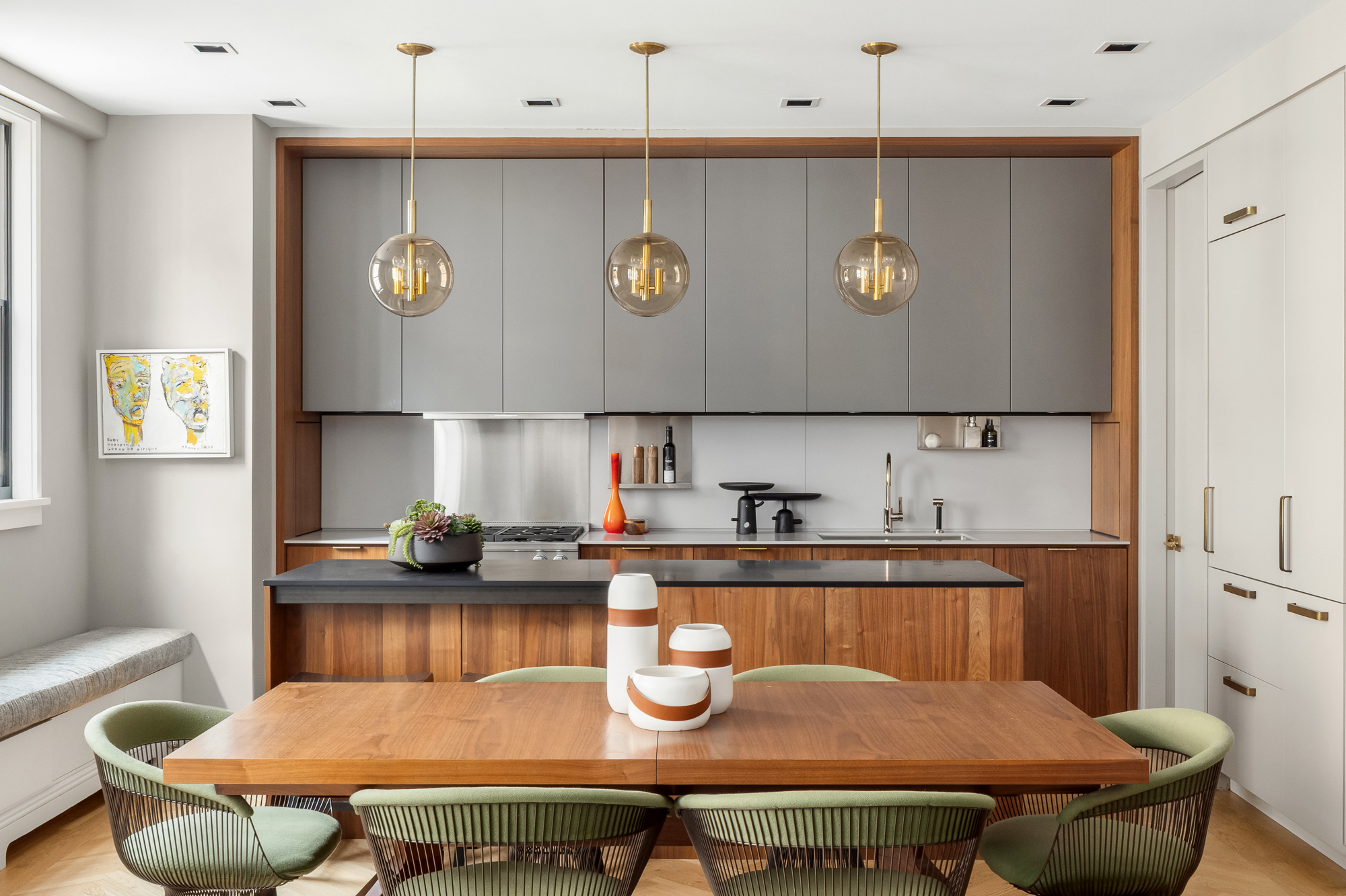 220 Madison Avenue, Unit 14/15O Manhattan, NY 10016 - Photo 8 of 18 a kitchen with a table chairs and a microwave