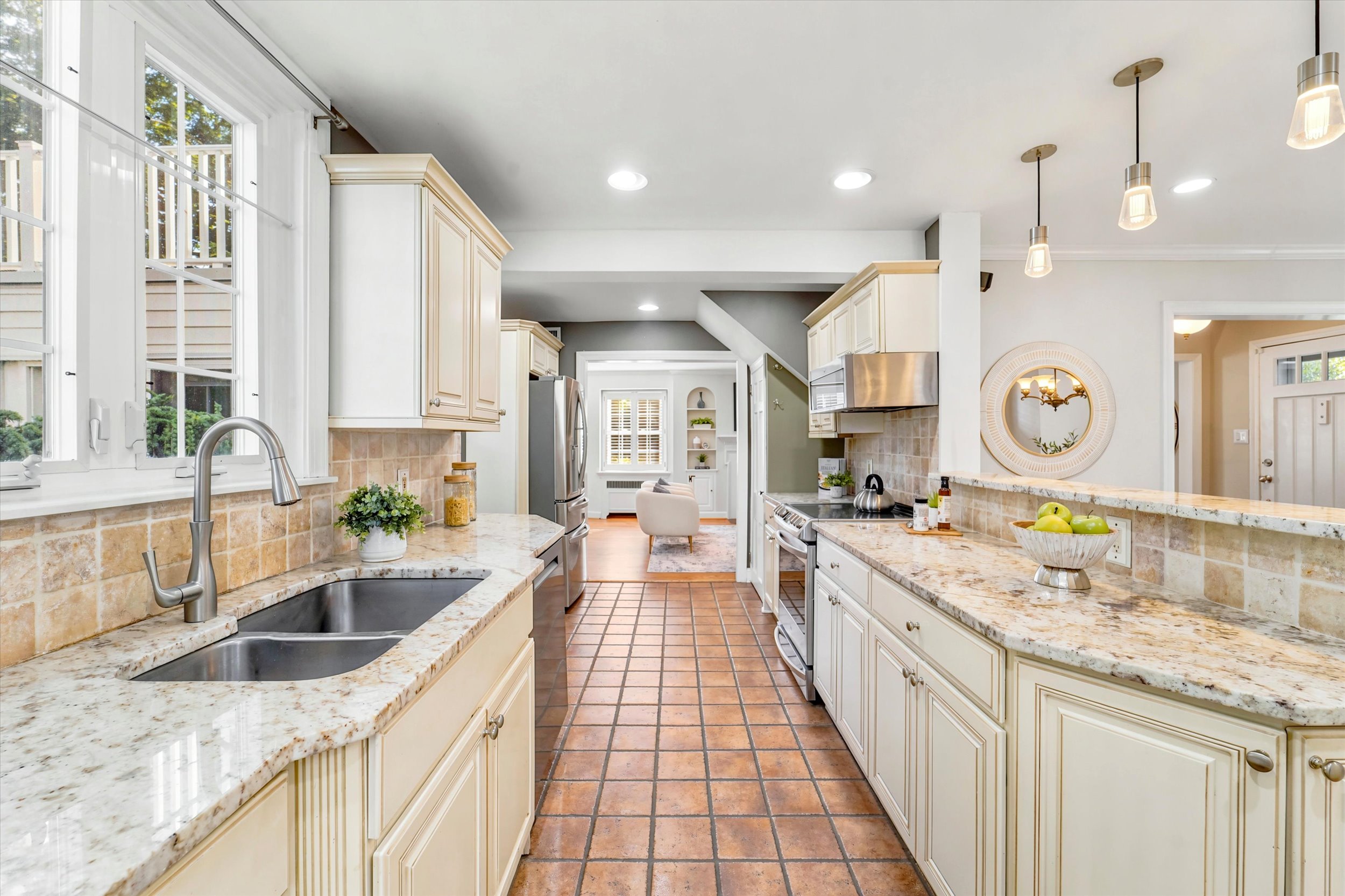 570 Strathmore Road Havertown, PA 19083 - Photo 9 of 33