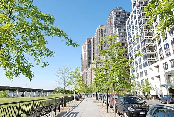 200 Riverside Boulevard, Unit 10F Manhattan, NY 10069 - Photo 8 of 10