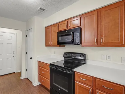 $279,000 | 825 Bristol Avenue, Saginaw, TX 76179