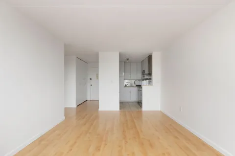 $780,000 | 301 West 110th Street, Unit 8J | Harlem