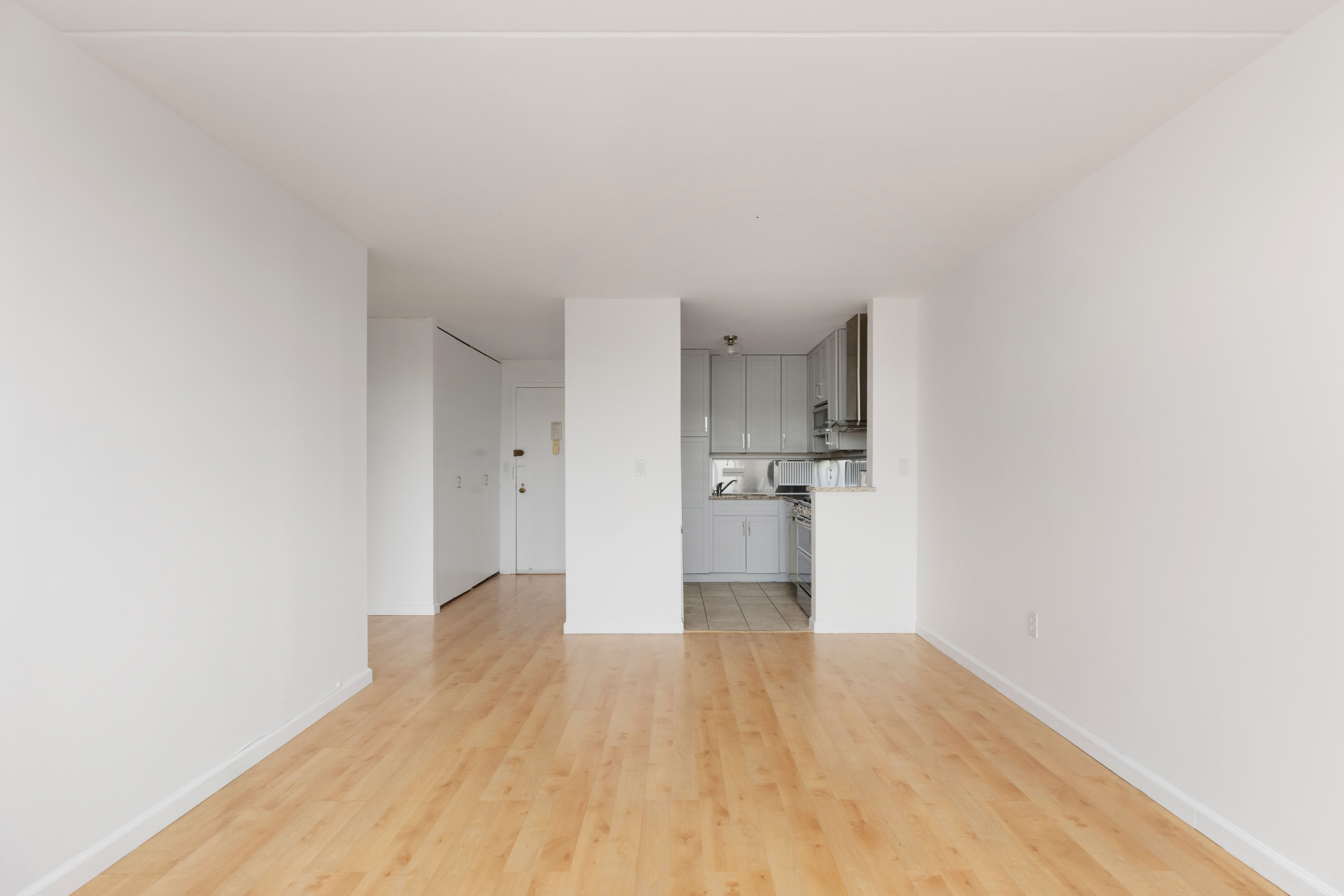 301 West 110th Street, Unit 8J Manhattan, NY 10026 - Photo 2 of 9