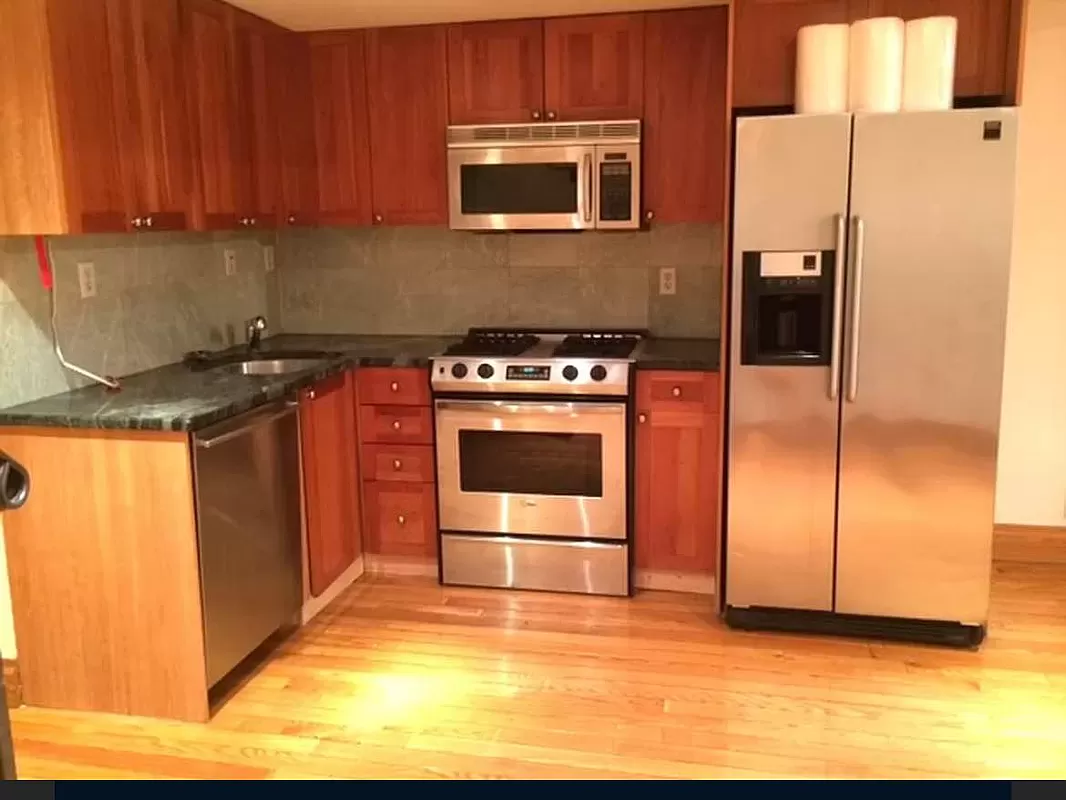 162 Christopher Street, Unit TH3 Manhattan, NY 10014 - Photo 5 of 8