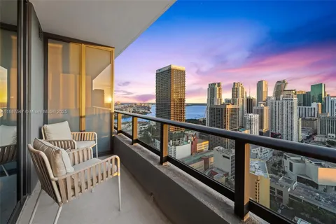 $400,000 | 601 Northeast 1st Avenue, Unit 3210, Miami, FL 33132