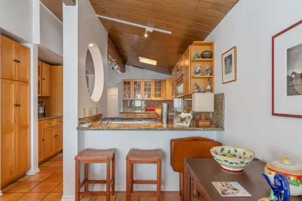 $2,399,000 | 913 Chattanooga Avenue, Pacific Palisades, CA 90272