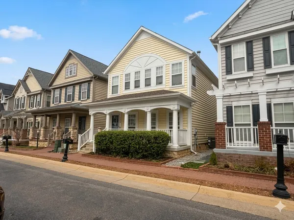 $820,000 | Grandwind Drive, Lorton, VA 22079