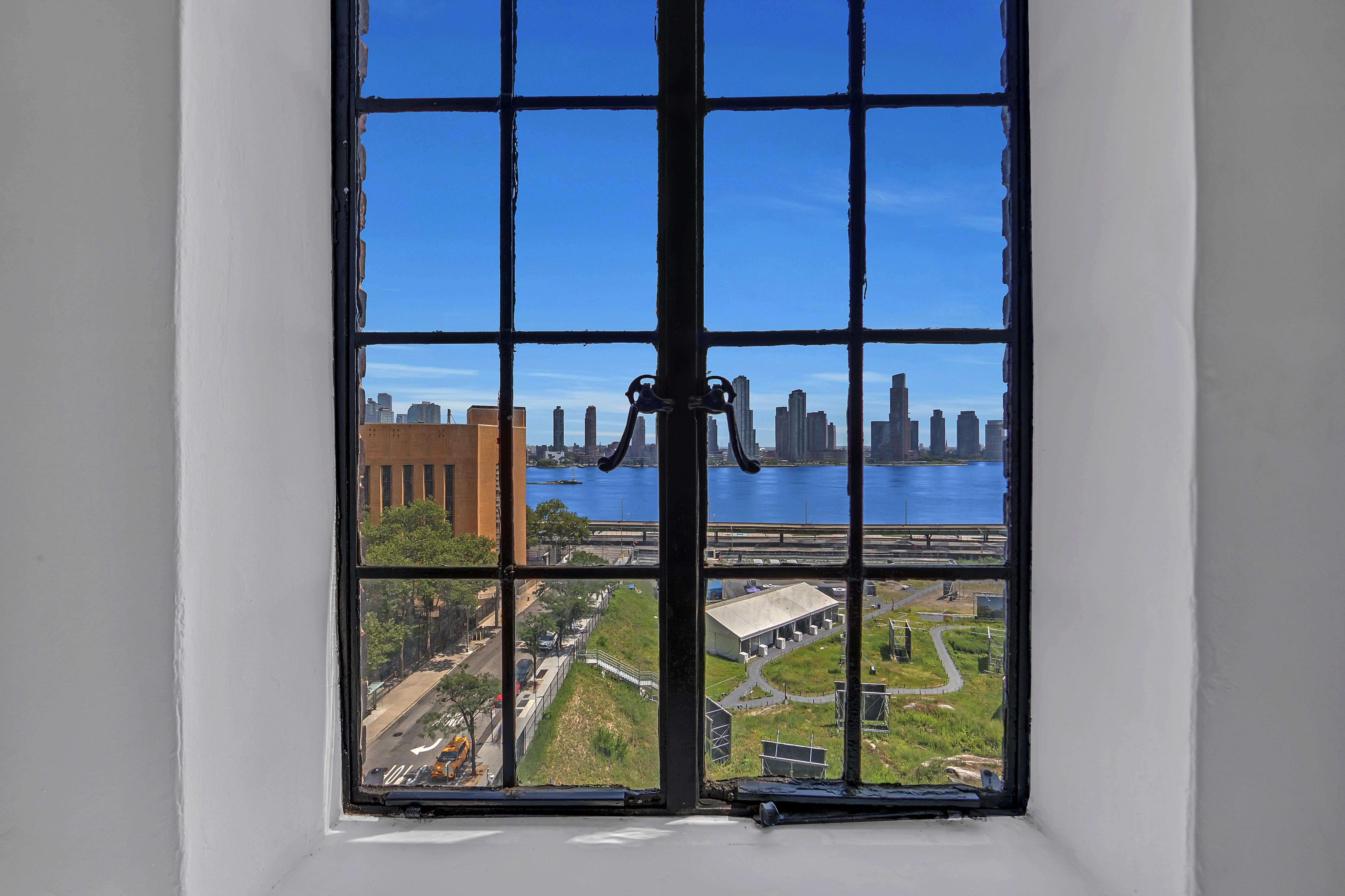 5 Tudor City Place, Unit 536 Manhattan, NY 10017 - Photo 3 of 14