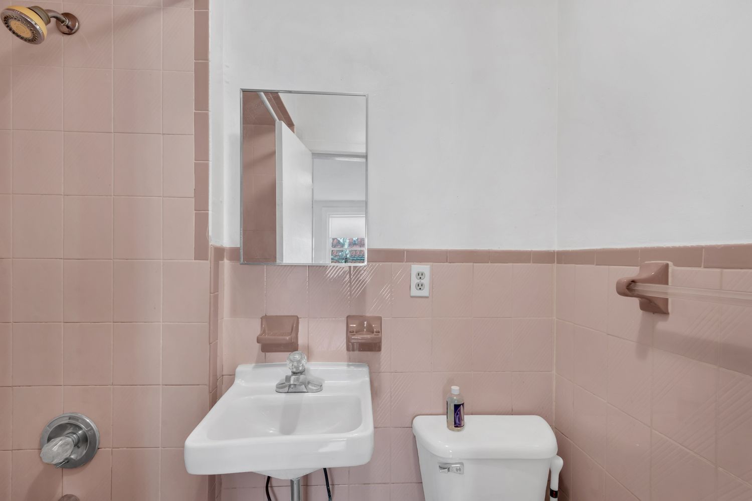 48 Livingston Street, Unit 3F Brooklyn, NY 11201 - Photo 8 of 11 a bathroom with a sink mirror and vanity