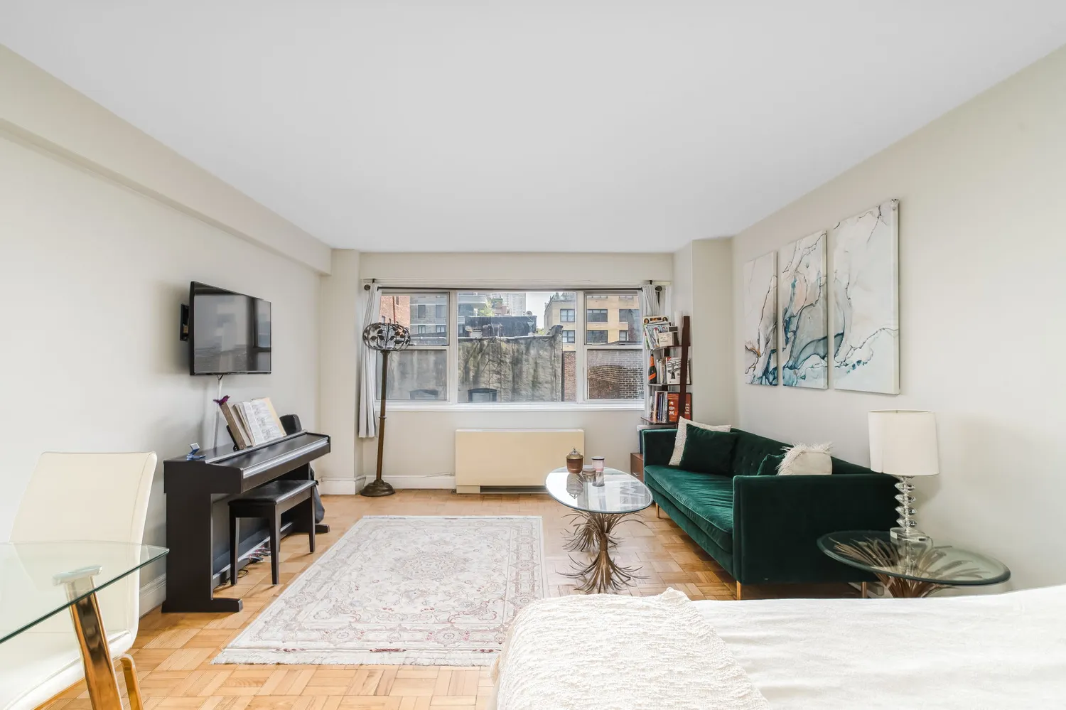 $3,250 | 321 East 48th Street, Unit 8K | Midtown East