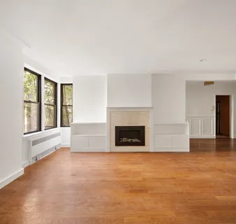 $849,000 | 30 East 9th Street, Unit 2II | Greenwich Village