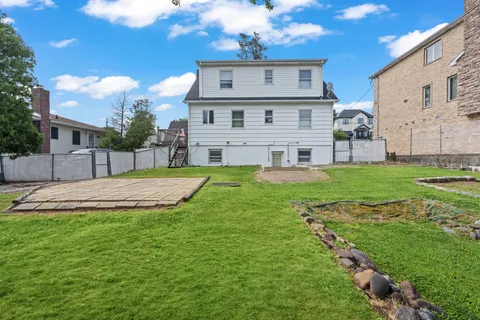$749,000 | 223 Darlington Avenue | Huguenot