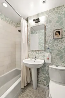 $2,100,000 | 30 East 9th Street, Unit 5LL | Greenwich Village