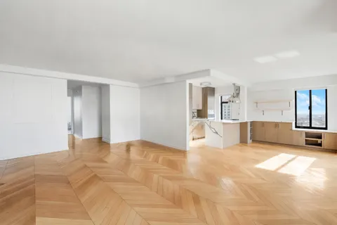 $2,099,000 | 400 East 70th Street, Unit 3005 | Lenox Hill