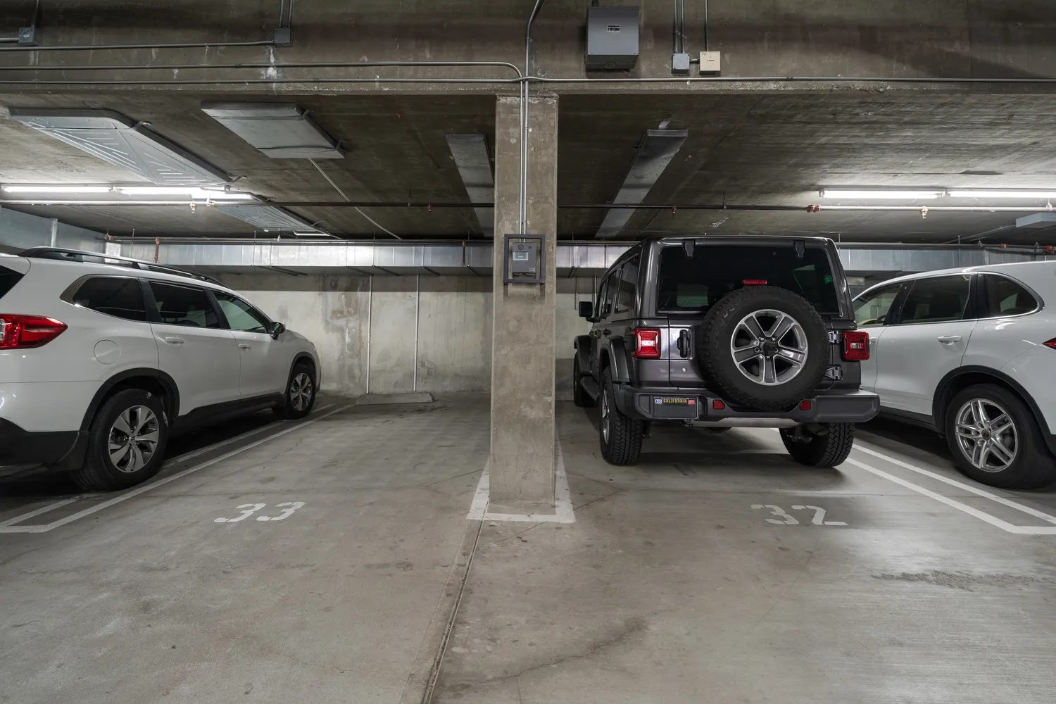 $1,599,990 | 225 South Hamilton Drive, Unit 107, Beverly Hills, CA 90211