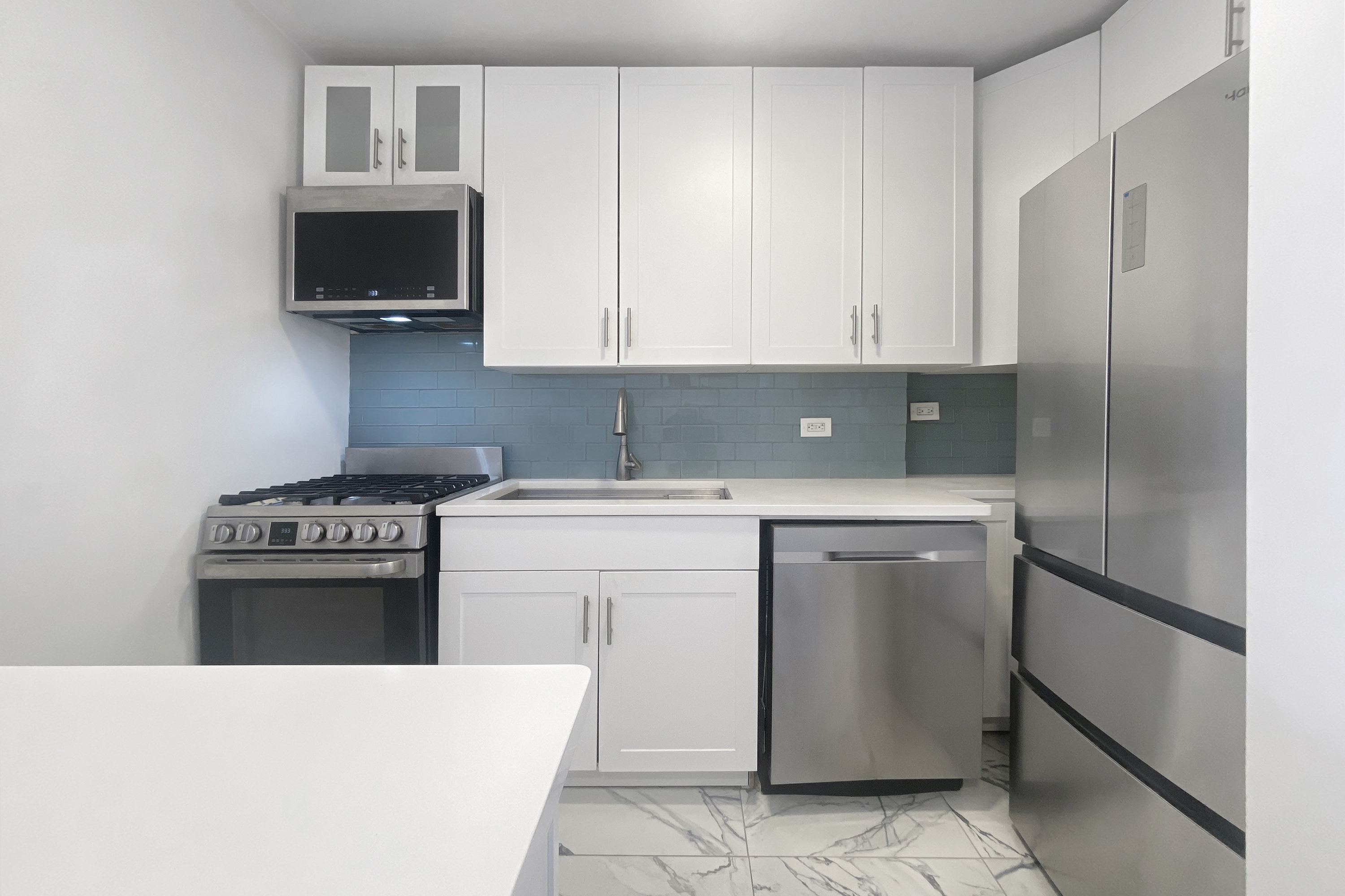 330 East 33rd Street, Unit 14G Manhattan, NY 10016 - Photo 3 of 13 Gallery Image 3