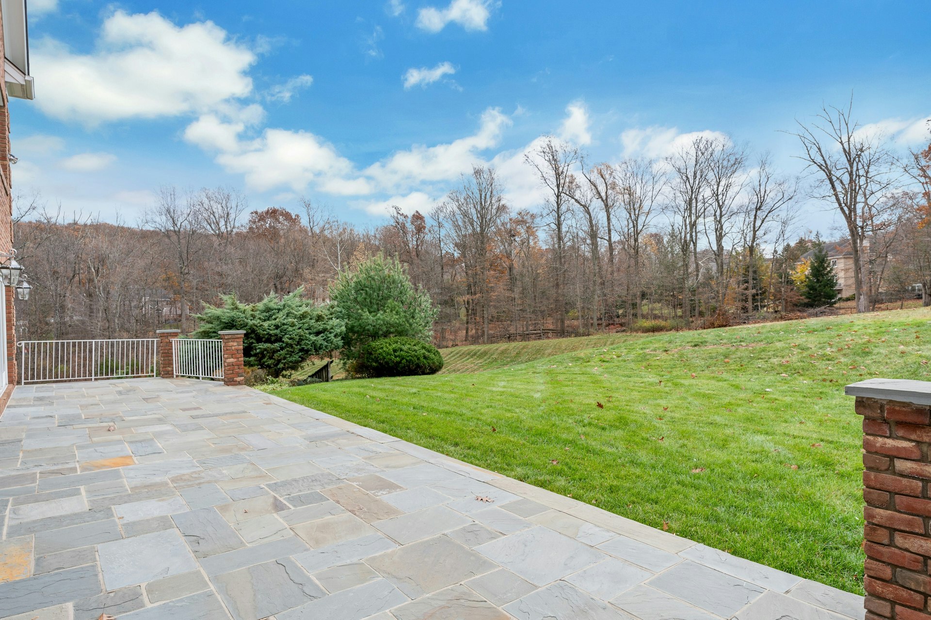 3 Kensington Court Warren, NJ 07059 - Photo 11 of 66 a view of a garden with a building in the background