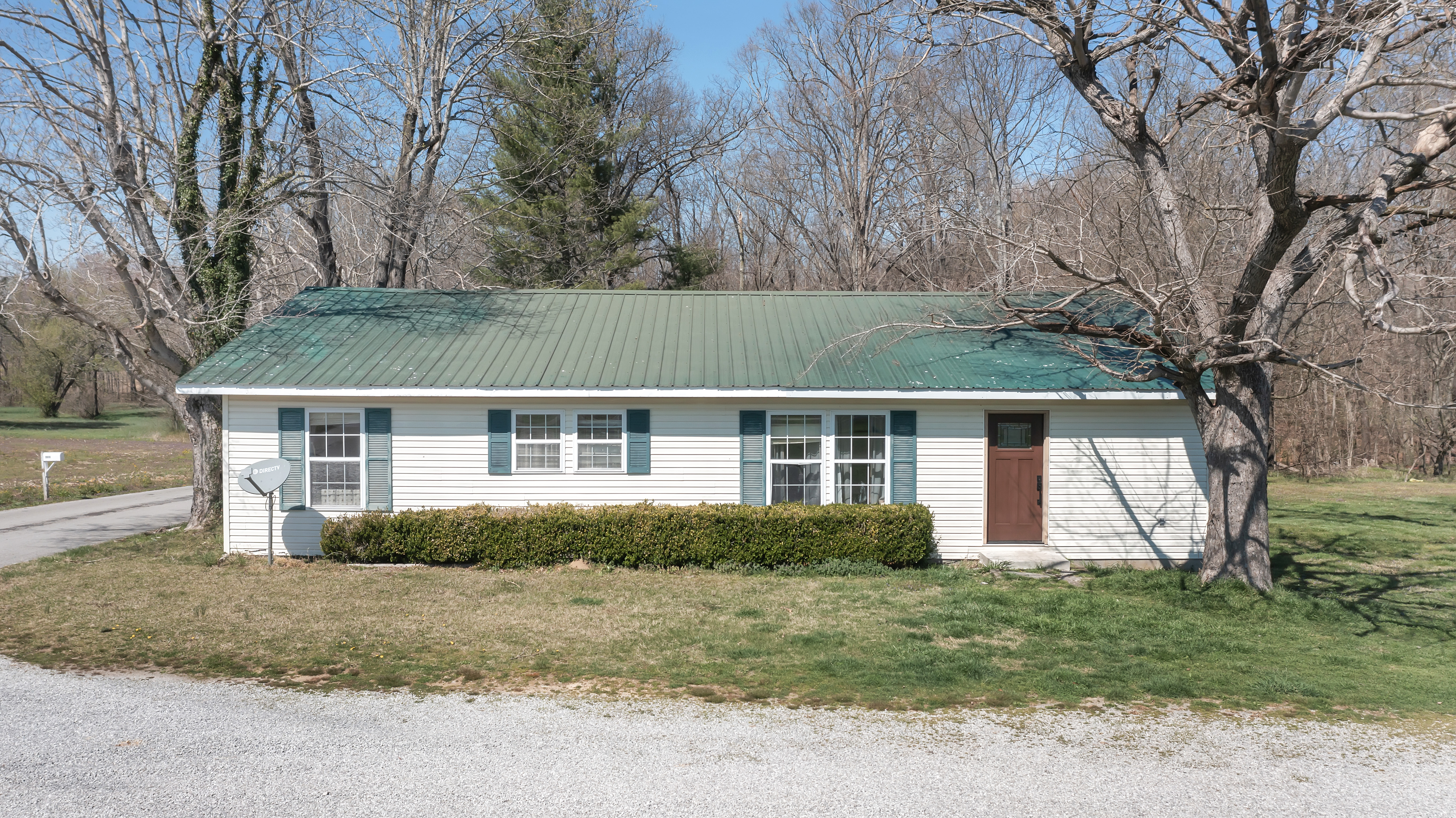2073 Harpo Road Manchester, TN 37355 - Photo 4 of 45 a front view of a house with garden