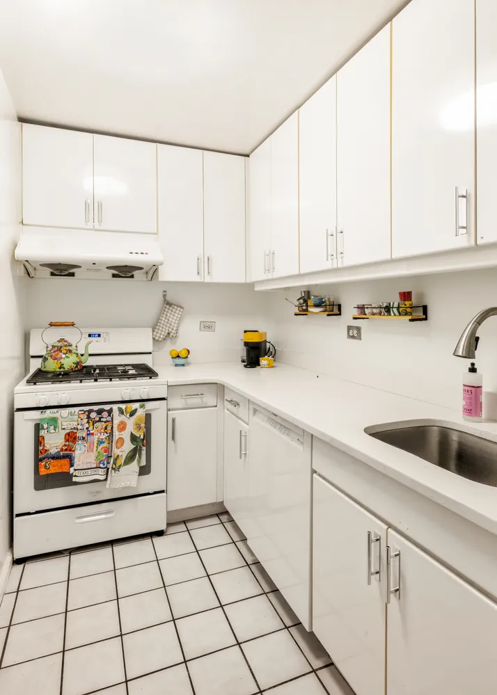 $1,625,000 | 275 Greenwich Street, Unit 2A | TriBeCa