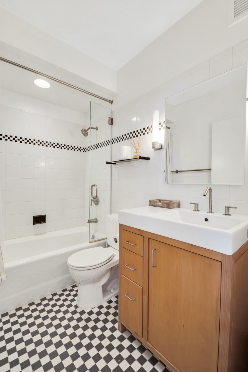 140 Charles Street, Unit 14D Manhattan, NY 10014 - Photo 4 of 6