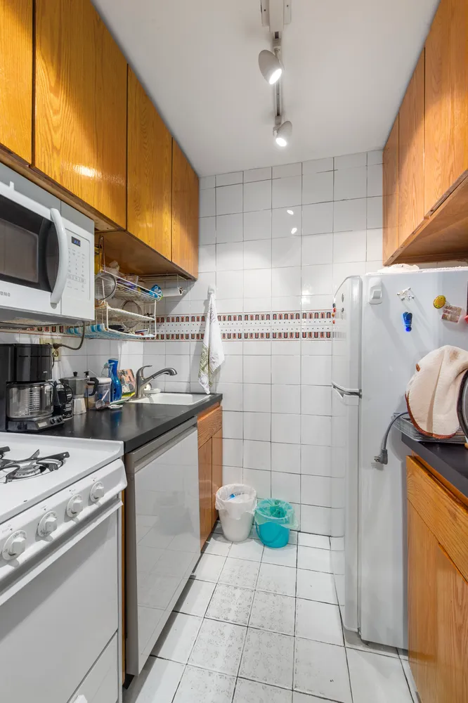 $349,000 | 411 East 57th Street, Unit 2F | Sutton Place