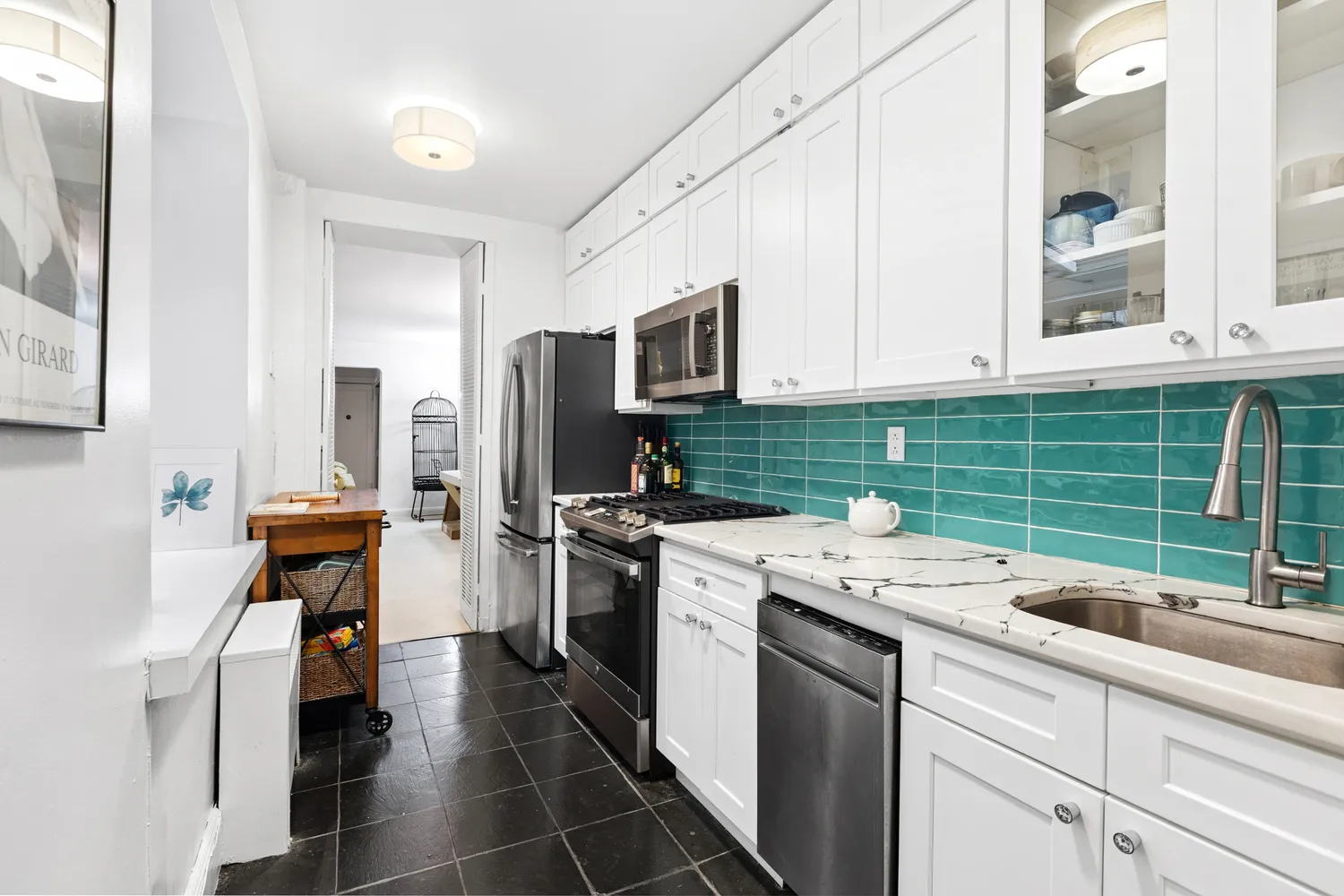 $750,000 | 50 East 83rd Street, Unit 1R | Upper East Side