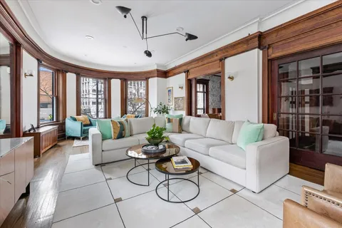 $1,200,000 | 457 West Fullerton Parkway, Unit 2W, Chicago, IL 60614