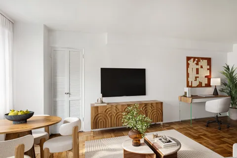 $460,000 | 69 West 9th Street, Unit 8H | Greenwich Village