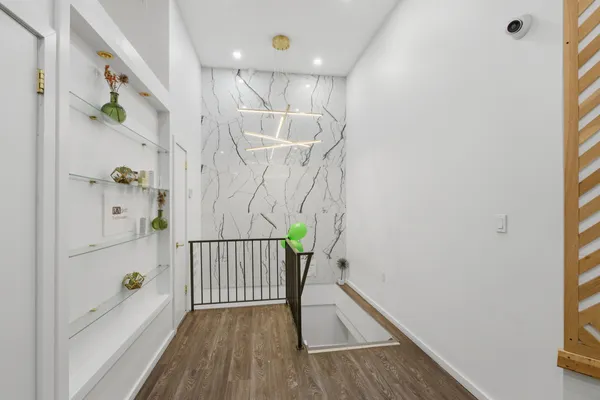 $4,875 | 415 Broadway | Williamsburg
