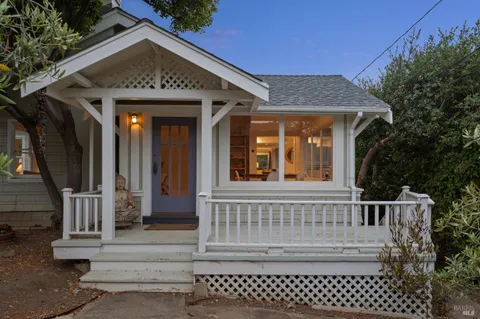 $3,680,000 | 40 Laurel Avenue, Stinson Beach, CA 94970
