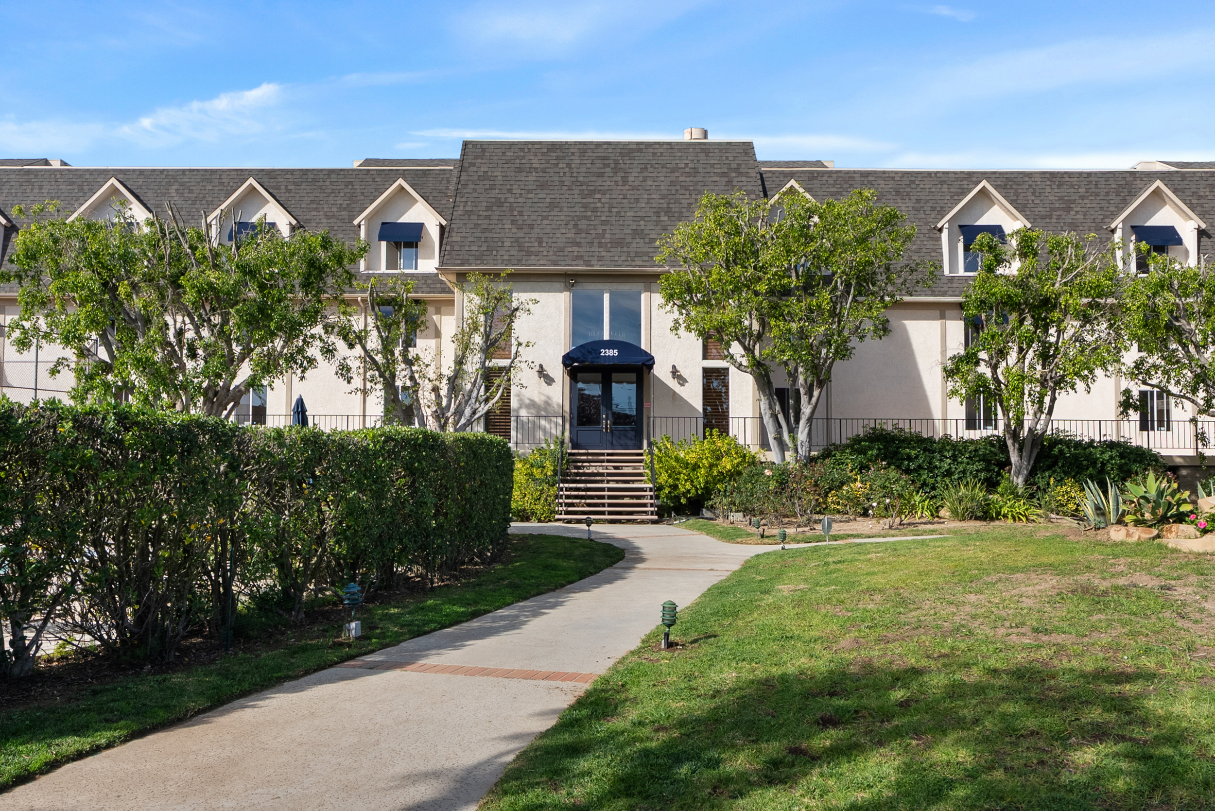 2385 Roscomare Road, Unit E17 Los Angeles, CA 90077 - Photo 2 of 23