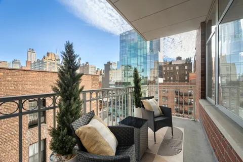 $3,700,000 | 201 West 17th Street, Unit 7A | Chelsea
