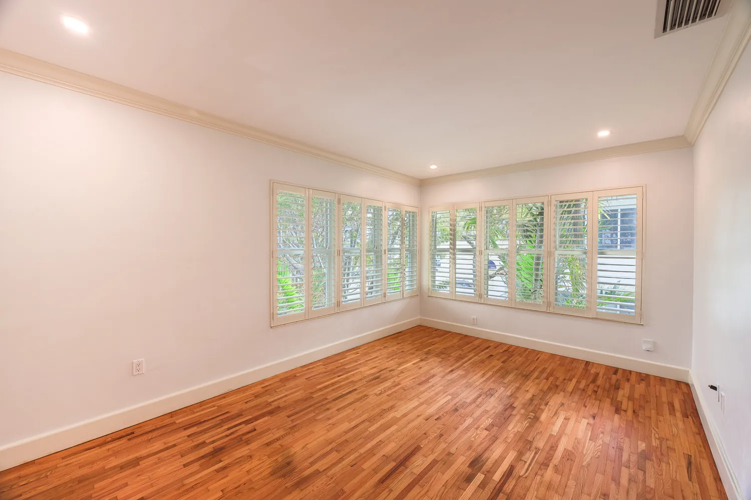 $4,350 | 3911 Ponce De Leon Boulevard, Coral Gables, FL 33134