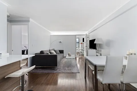 $899,000 | 333 East 34th Street, Unit 10H | Murray Hill