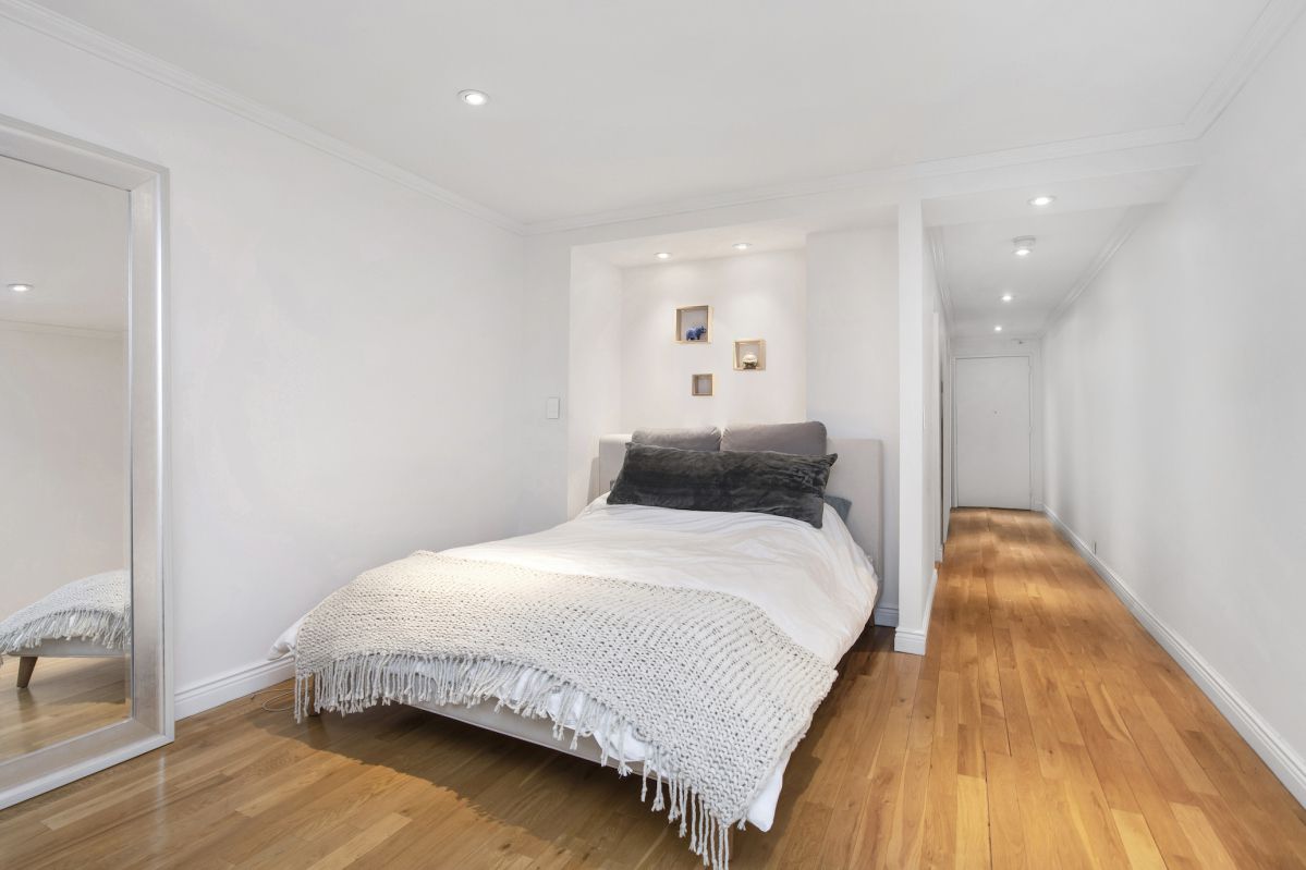 106 Central Park South, Unit 7O Manhattan, NY 10019 - Photo 3 of 6