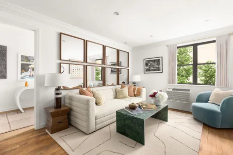 $875,000 | 57 East 75th Street, Unit 2R | Lenox Hill