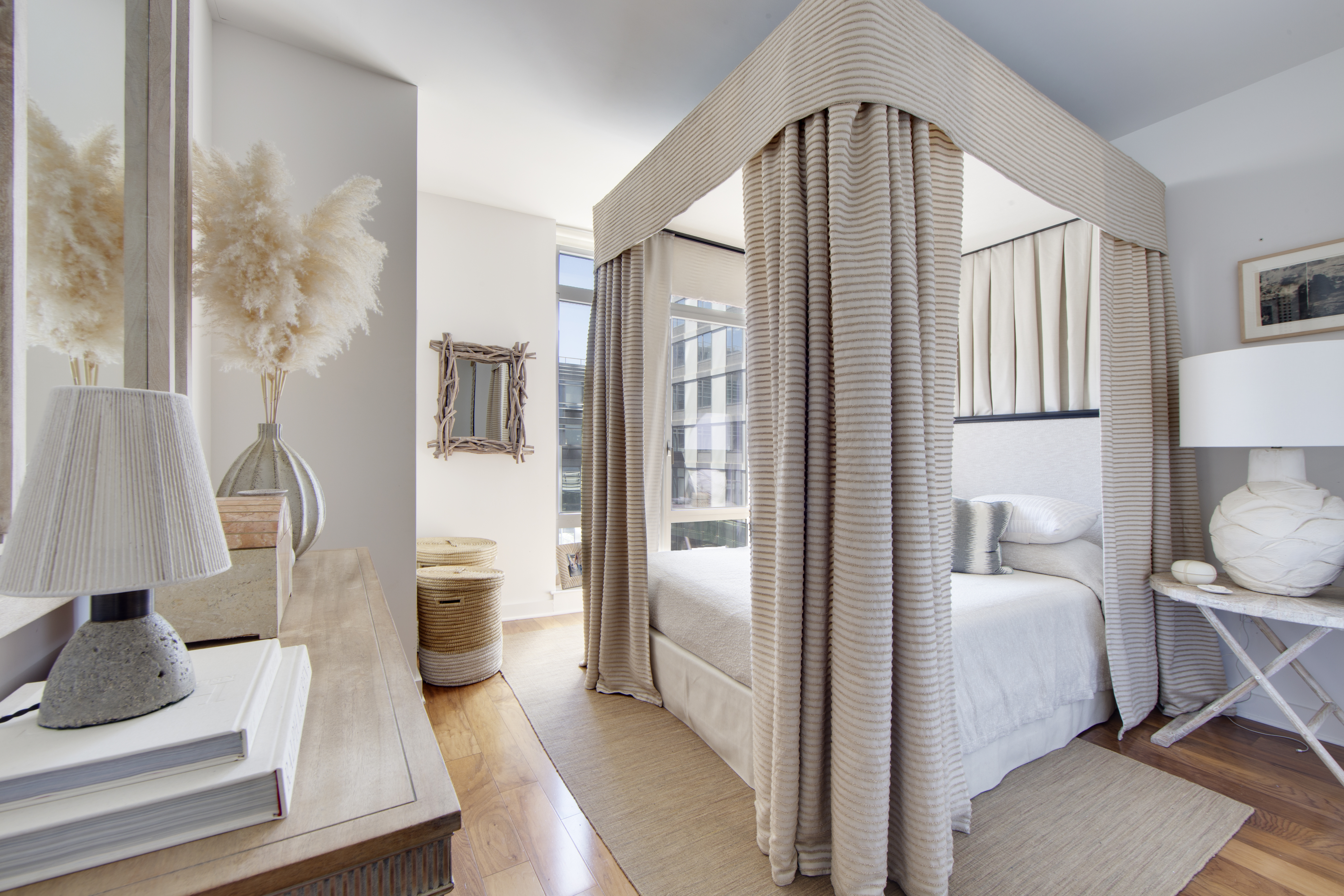 2 Northside Piers, Unit 4B Brooklyn, NY 11249 - Photo 8 of 18 a en suite bathroom with a toilet sink and tub