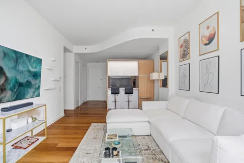 $2,599,000 | 311 West Broadway, Unit 7D | SoHo